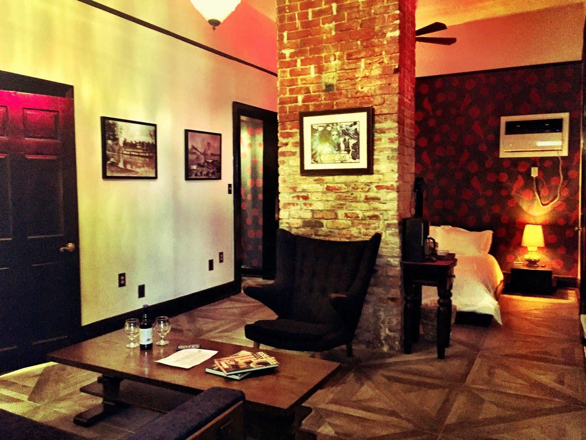 Royal Street Inn & Bar ニューオーリンズ エクステリア 写真